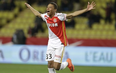 熊猫体育动态-C罗点球命中帮助球队登顶积分榜