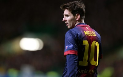 熊猫体育评论-阿尤远射世界波震惊全场